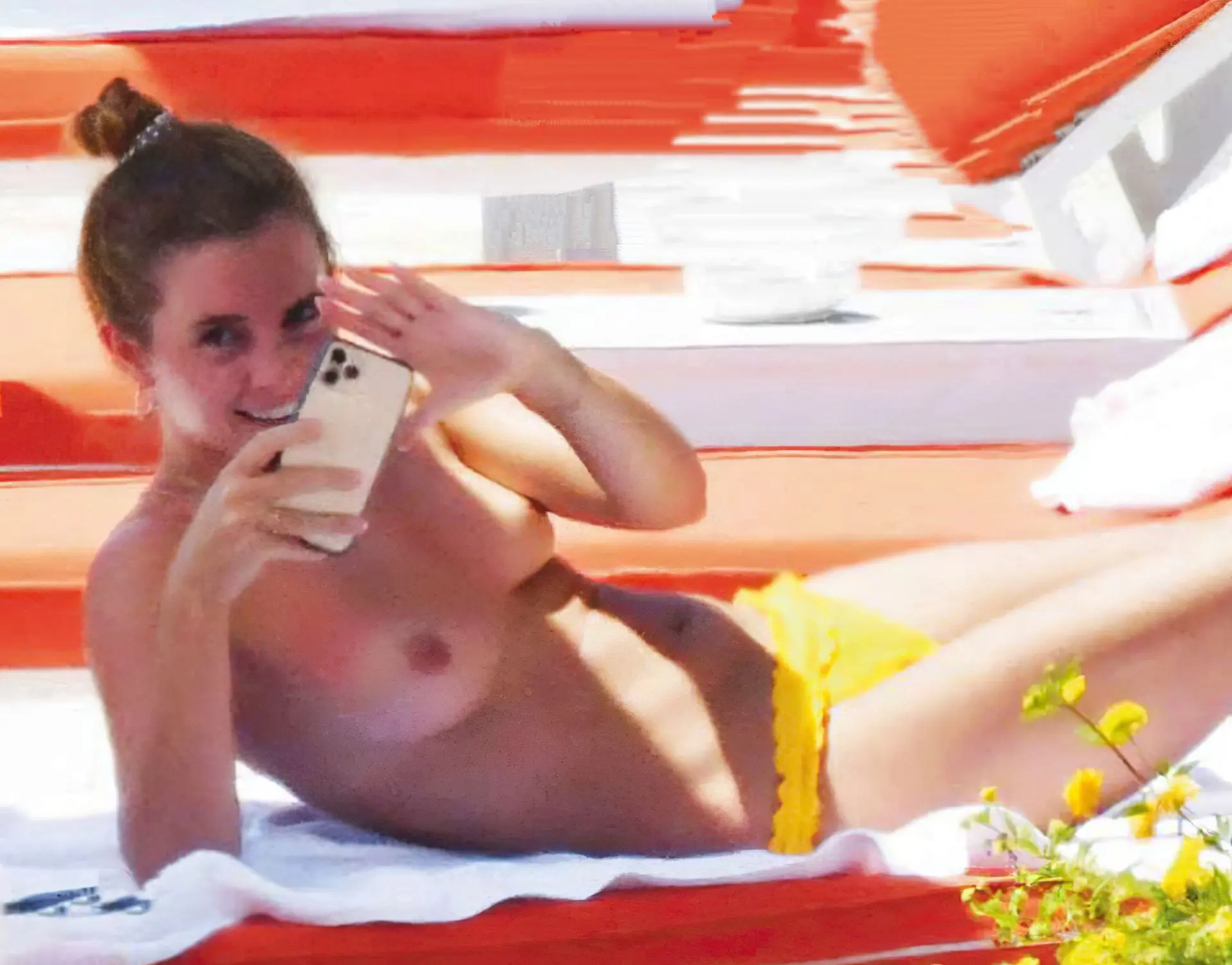 Emma Watson Nudes Topless Vacaciones de vacaciones de baño de sol pequeñas tetas