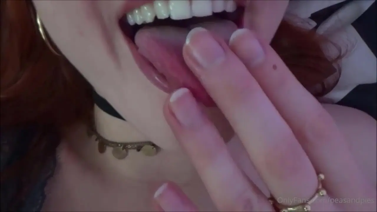 Peas y Pies Pingering Pusy ASMR Video